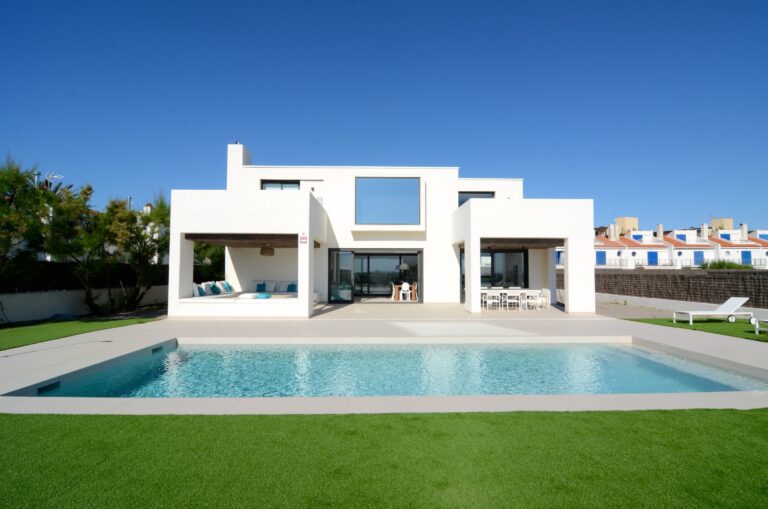 fantástica villa a pie de playa en mas pinell52