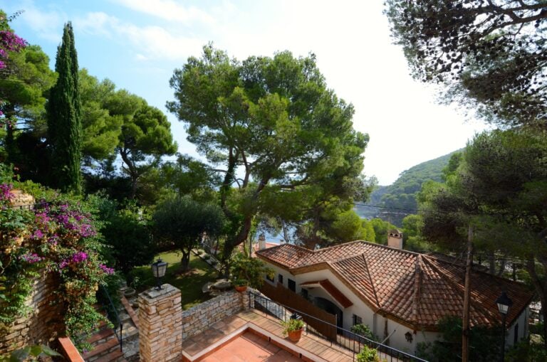 meditarranean villa in sa tuna begur spain09