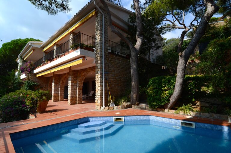 meditarranean villa in sa tuna begur spain10